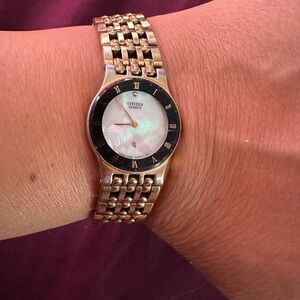 Gorgeous Citizen Mother of Pearl stainless steel vintage watch♥️